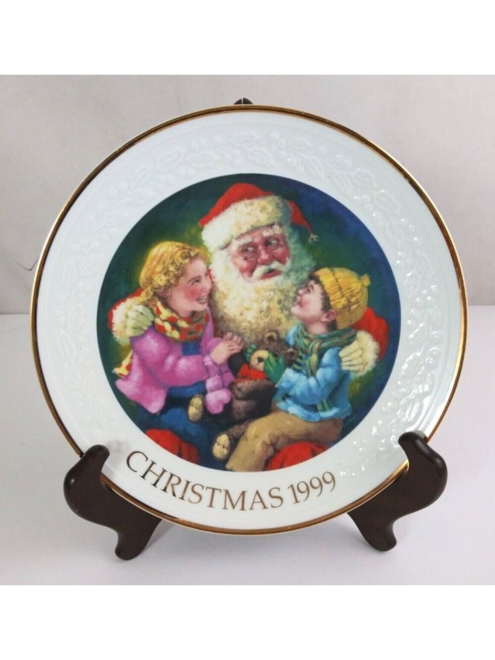 1999 Avon Santa's Tender Moments Christmas 22K Gold Trim 8.25" Decorative Plate